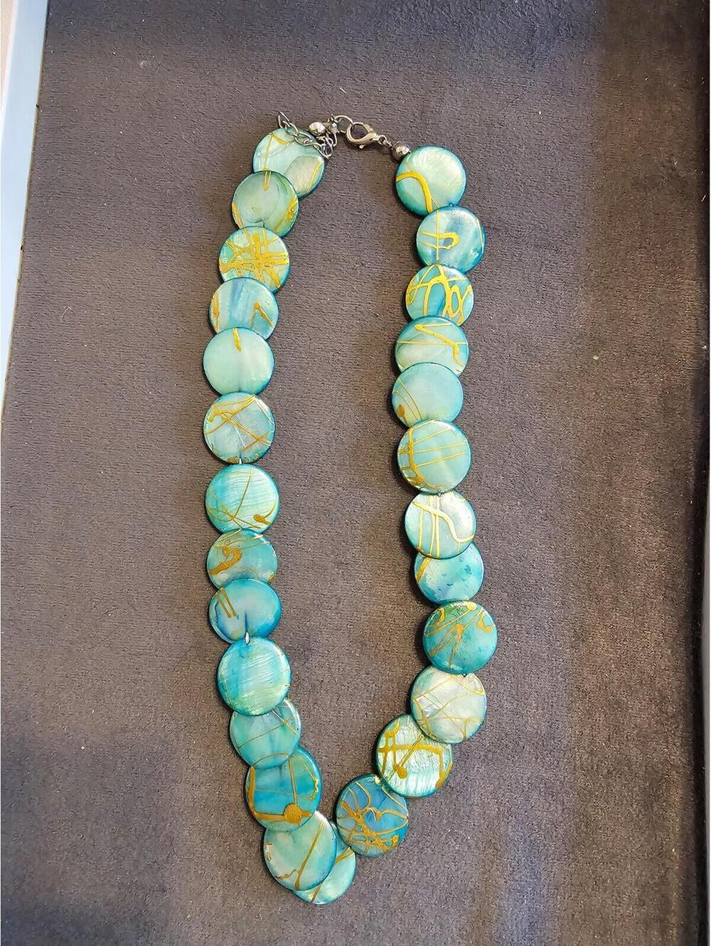 Round Disc Shell Necklace - Picture 2 of 2